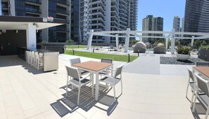 BBQ/picnic Area - High End Stylish Apartment by Hostrelax (Broadbeach)