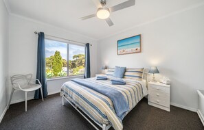 Panoramic Apartment, 1 Katil Ratu (Queen), Bay View | Dihias secara berasingan, dilengkapkan perabot secara berasingan, meja 