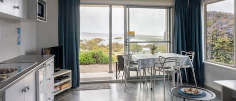Appartement Panoramique, 1 grand lit, vue baie | Cuisine privée