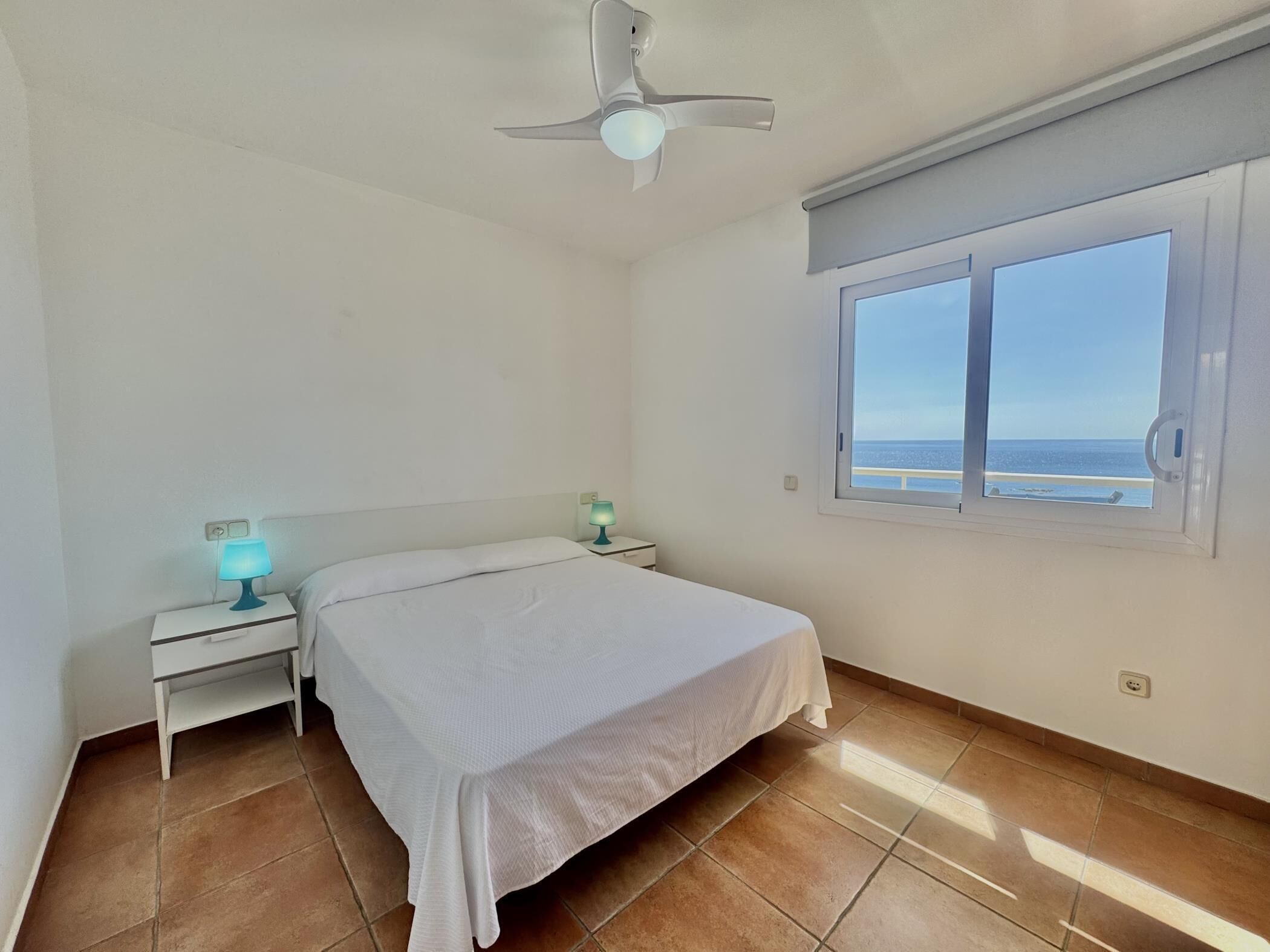 1 chambre, fer et planche à repasser, accès Internet