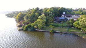 Exterior - Serenity Lake Front Villa (Moratuwa)