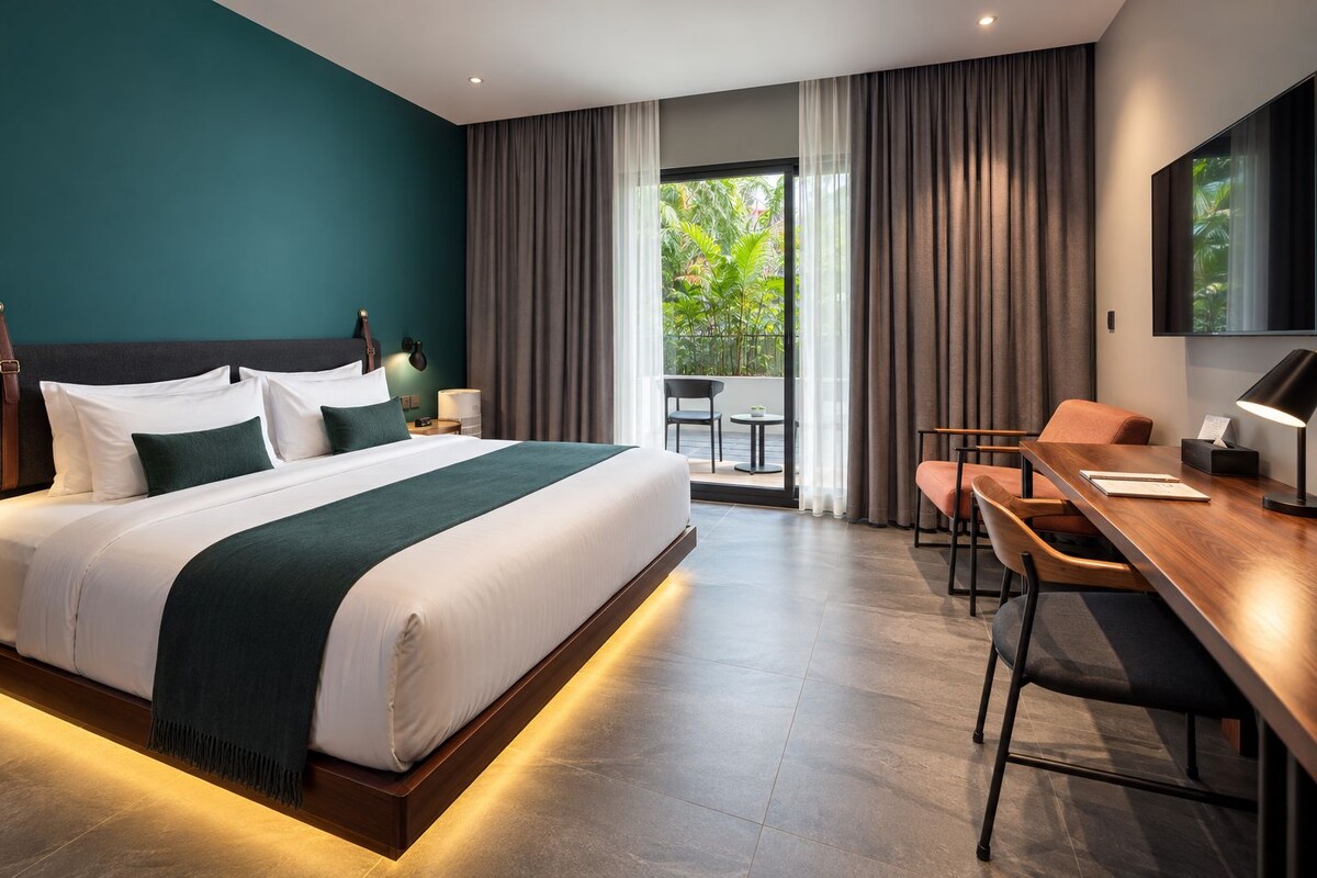 Superior Room, Terrace, Garden View | Minibar, in-room safe, desk, laptop workspace
