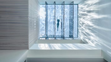 2 piscinas al aire libre, sombrillas, sillones reclinables de piscina