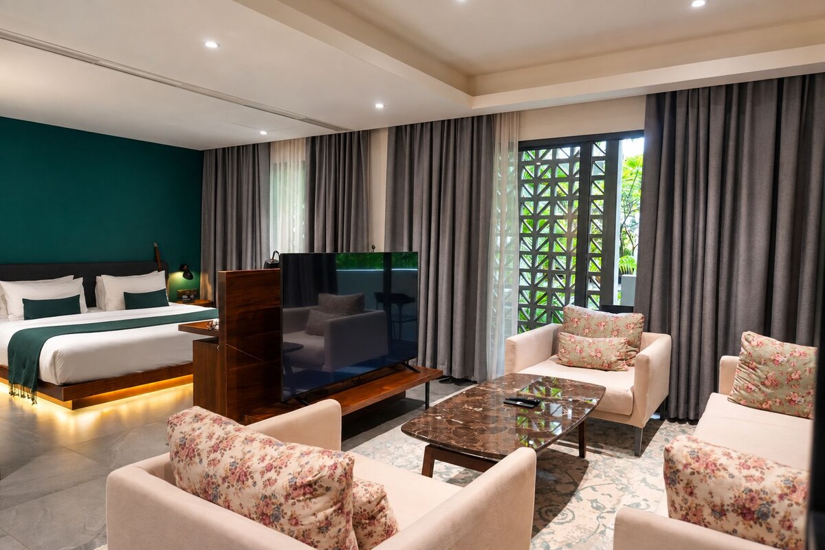 Suite | Minibar, in-room safe, desk, laptop workspace