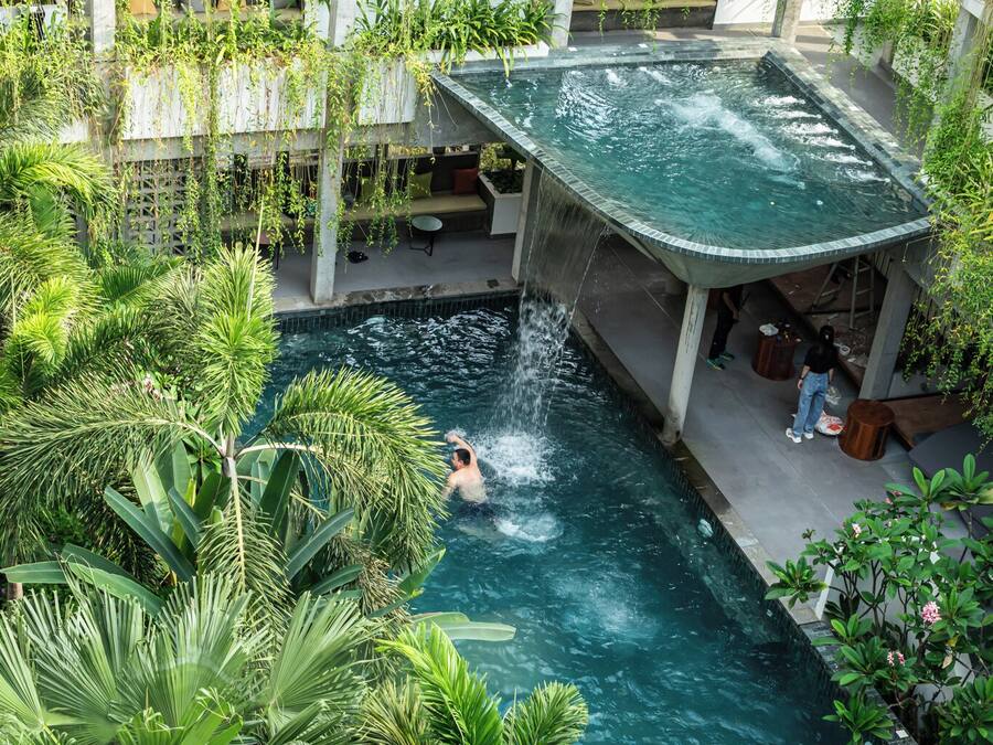 2 piscinas al aire libre, sombrillas, sillones reclinables de piscina