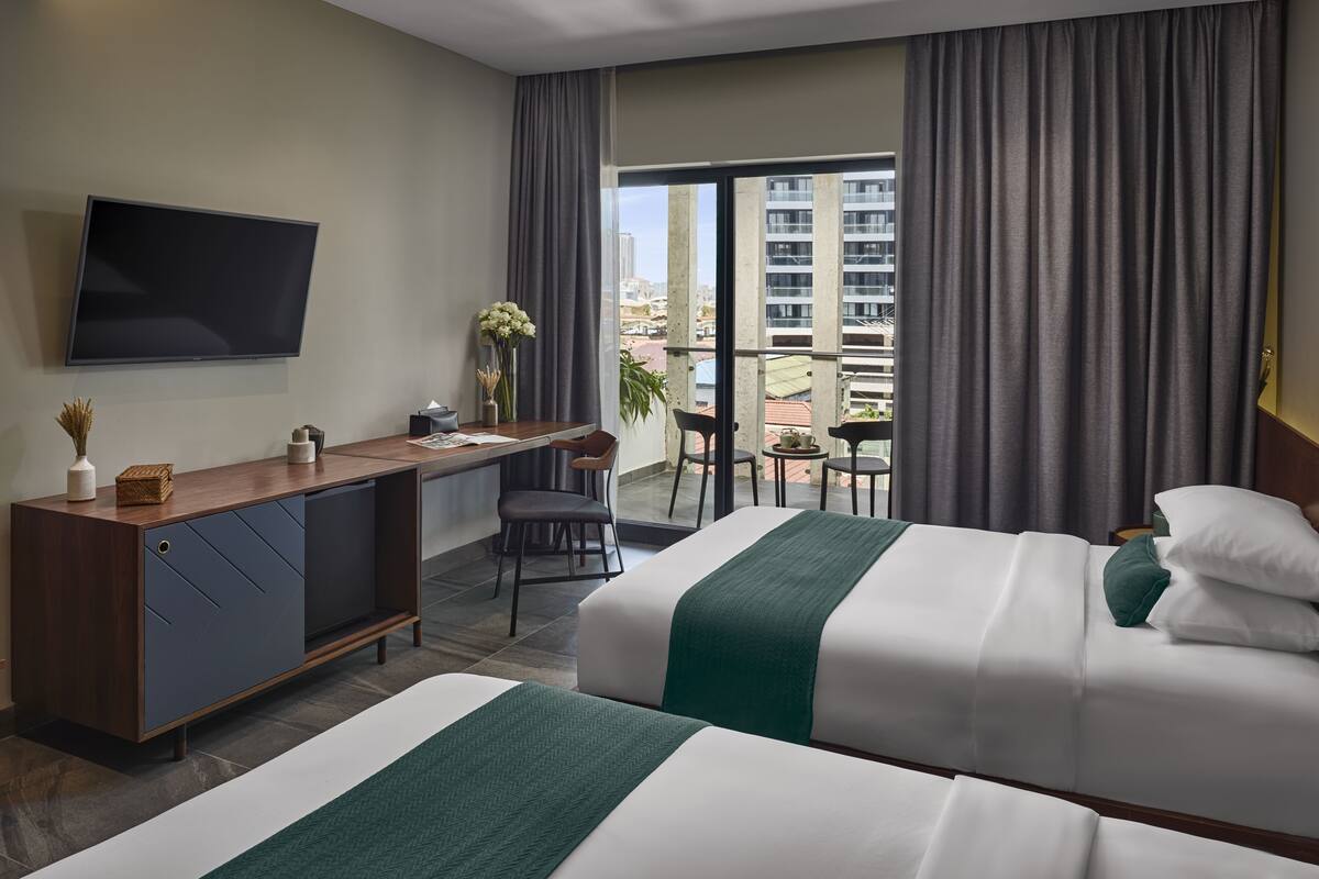 Superior Twin Room, City View