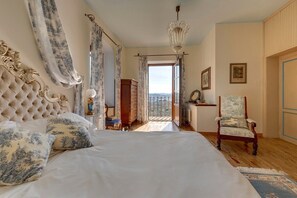 5 bedrooms, free WiFi, bed sheets