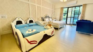 Deluxe Quadruple Room | 1 bedroom, Egyptian cotton sheets, premium bedding, down comforters