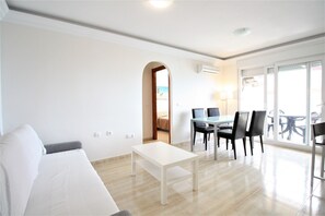 TV - Modern one bedroom only 50m from the beach (La Manga del Mar Menor)