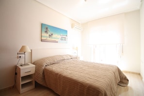 Iron/ironing board, free WiFi, bed sheets