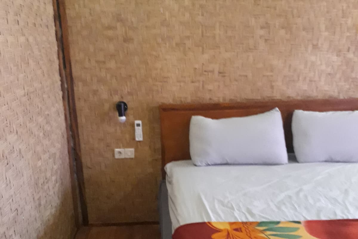 In-room safe, rollaway beds, free WiFi
