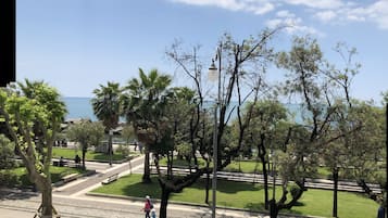 Apartamento panorámico, 2 habitaciones, vistas al mar | Balcón