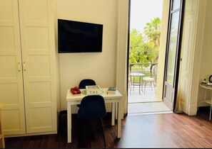 Panorama appartement, 2 slaapkamers, uitzicht op zee | Woonruimte | Smart-tv en Netflix