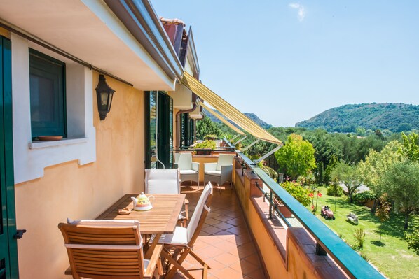 تناول الطعام بالخارج