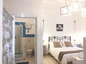 1 غرفة نوم ومكواة/لوح كي وواي فاي وملاءات أسرّة