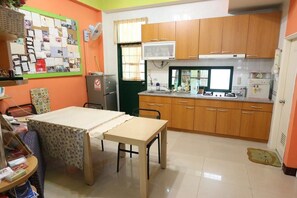 Free daily local cuisine breakfast - Shuishang Ya Ju Homestay (Hualien City)