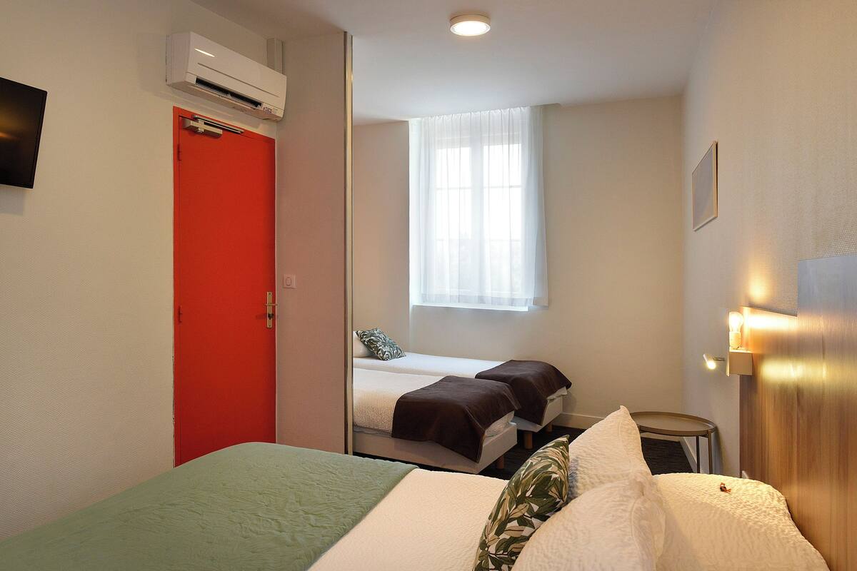 Classic Quadruple Room | Individually decorated, individually furnished, desk, soundproofing