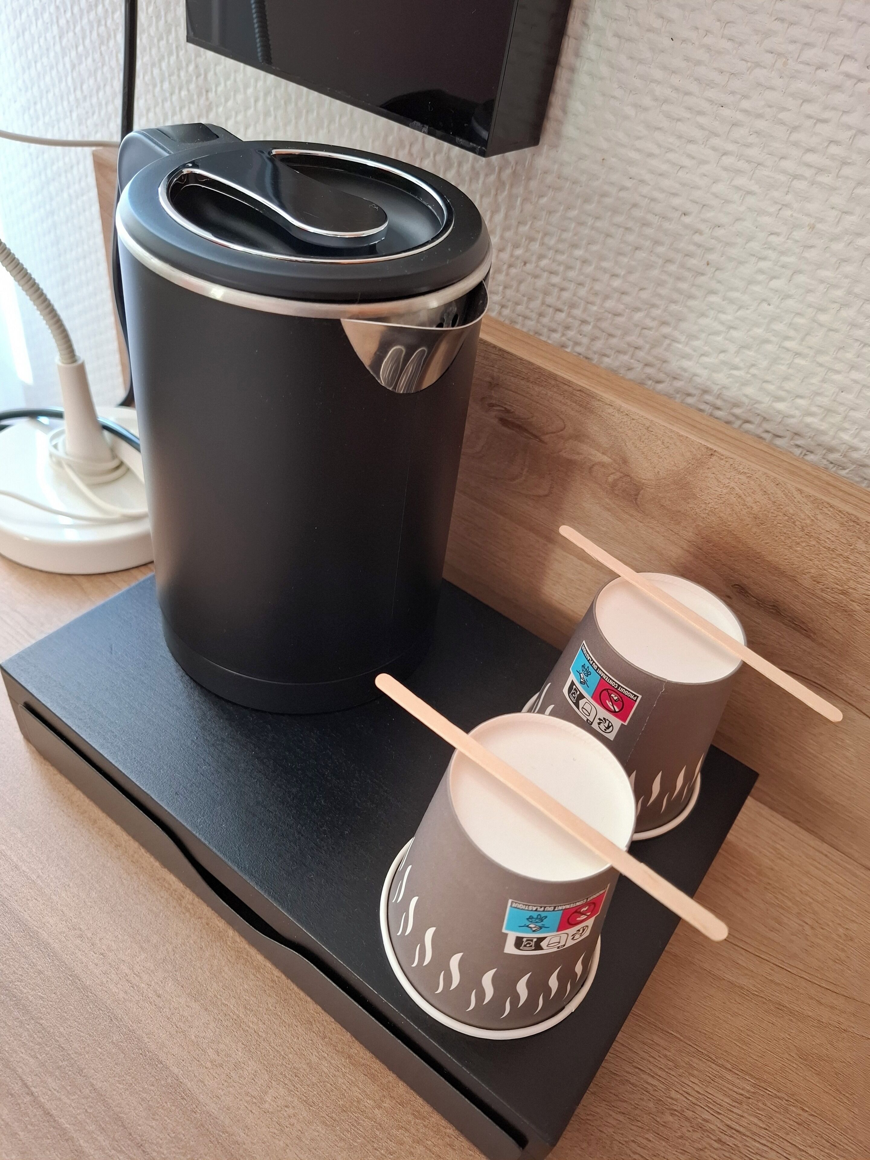 individually decorated, individually furnished, desk, soundproofing