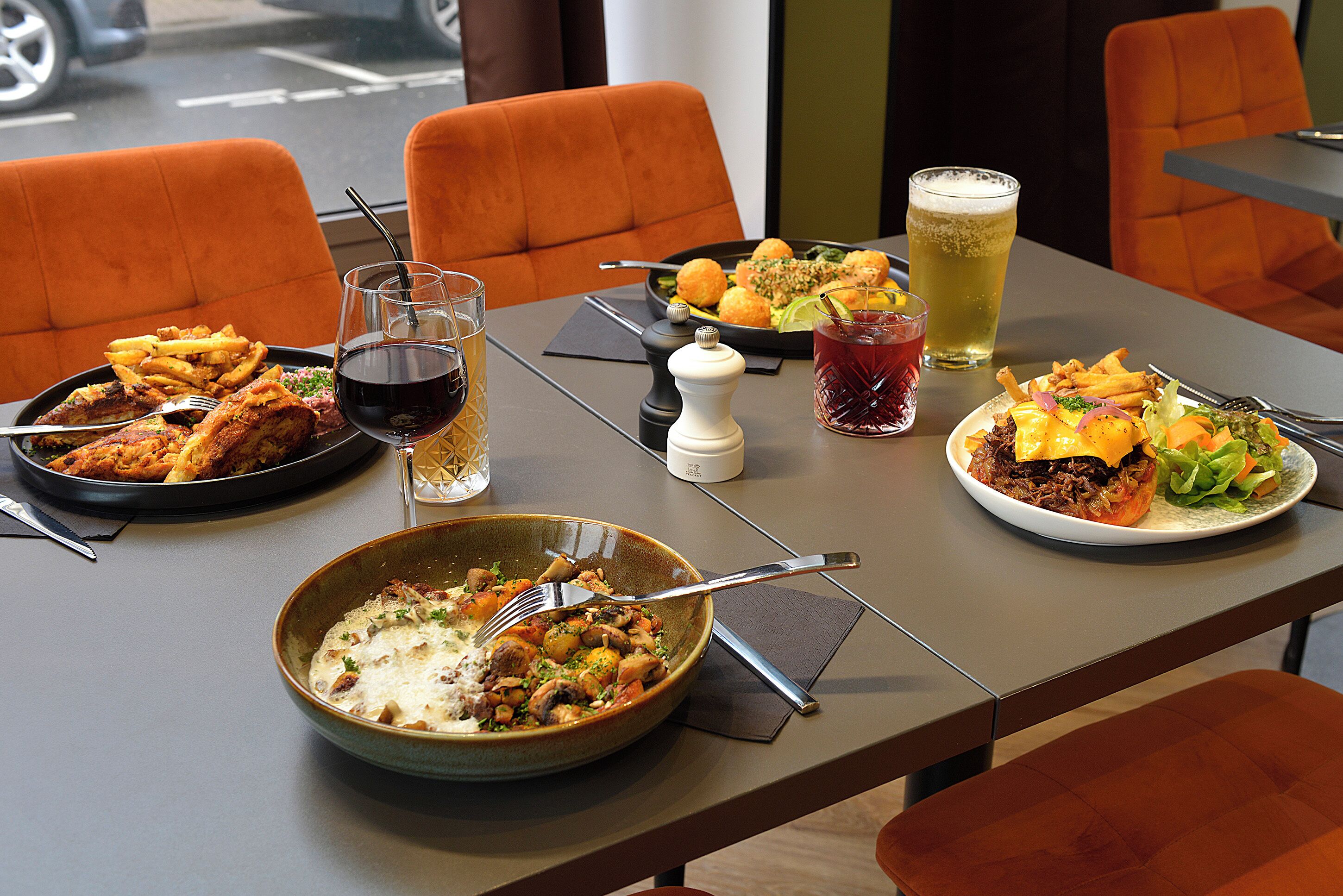 Breakfast, lunch and dinner served