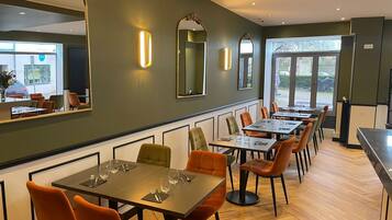 Frokost, lunsj og middag serveres