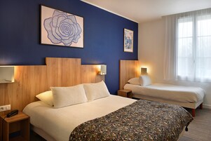 Decoración personalizada, muebles diferentes y escritorio 