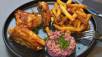 Petit déjeuner, déjeuner et dßner servis sur place