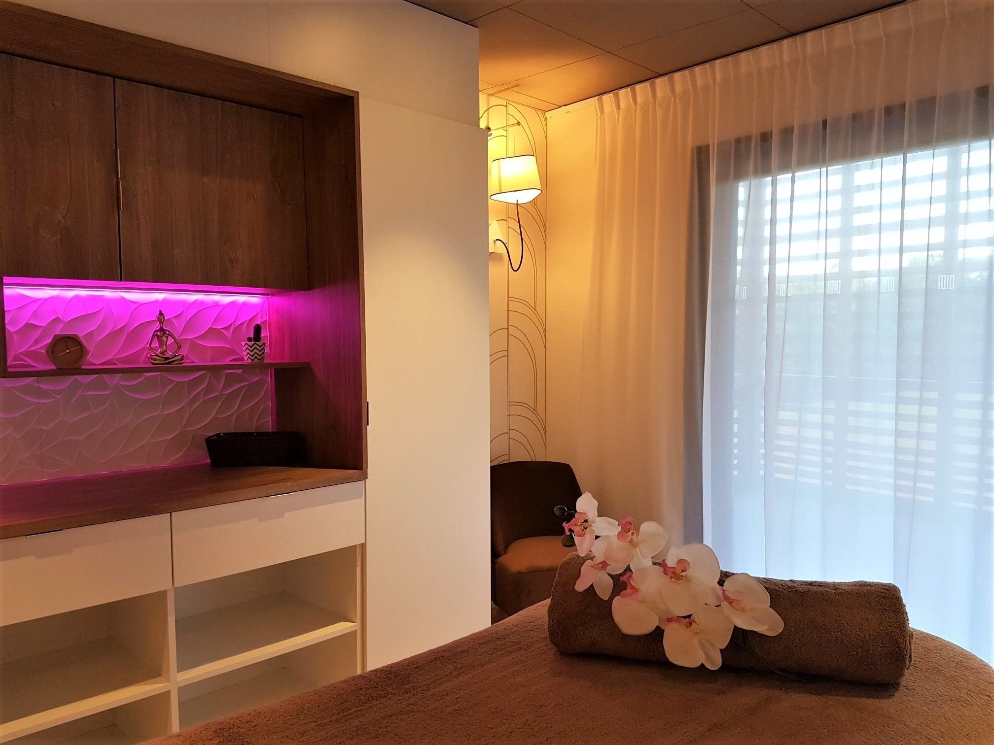 sauna, hot tub, body treatments, body wraps, body scrubs, facials