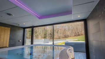 Sauna, bain à remous, soins corporels, enveloppements corporels