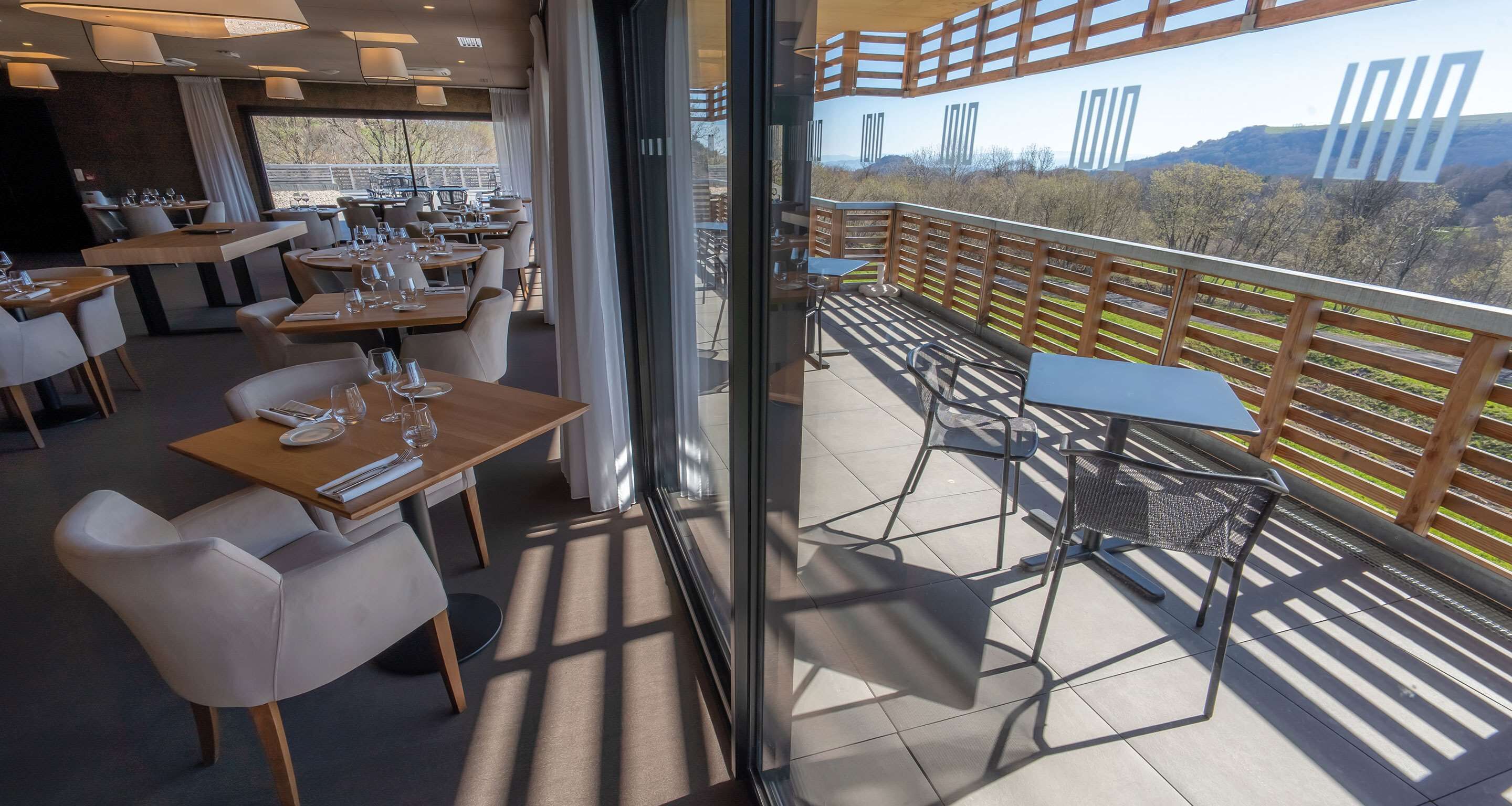 breakfast, lunch and dinner served