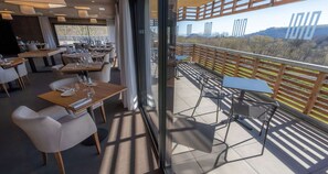 Petit déjeuner, déjeuner et dßner servis sur place