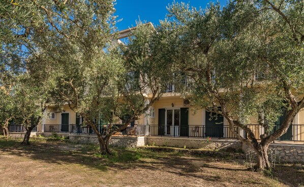 Front of property - Allegro Studios & Apartments (Zakynthos)