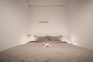 Habitación doble estándar, baño privado | Cortinas blackout, wifi gratis y ropa de cama