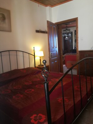 3 bedrooms, iron/ironing board, WiFi, bed sheets - The Old Bakery, Ano Gatzea (Milies)