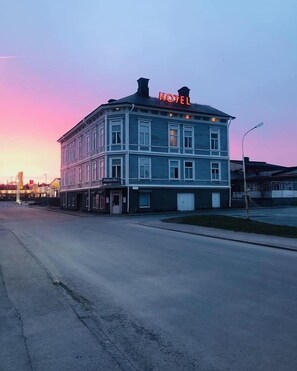 Front of property – evening/night - Hotell Royal (Harnosand)