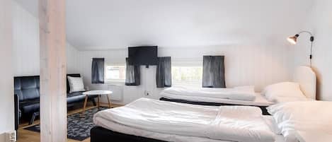 Chambre Classique avec lits jumeaux | Décoration personnalisée, ameublement personnalisé, bureau