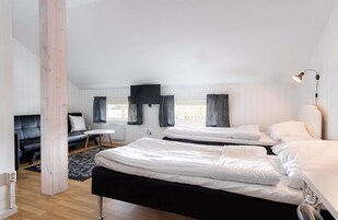 Habitación clásica con 2 camas individuales | Decoración individual, mobiliario individual, escritorio