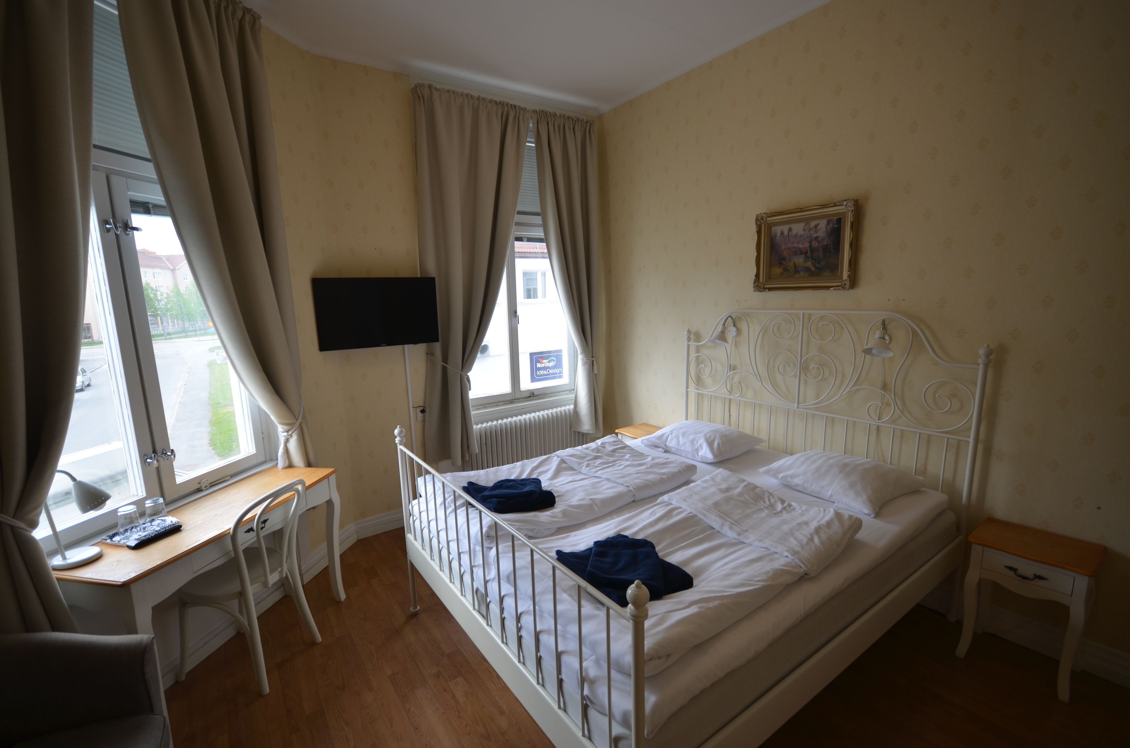 A bedroom with a single bed, a desk, and a chair.