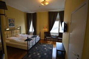 Quarto casal clássico | Individualmente decorados, individualmente mobiliados, escrivaninha