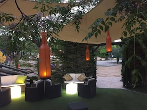 Poolside bar