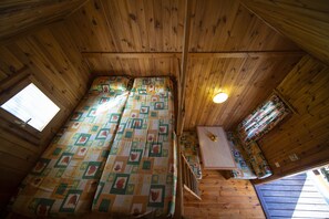 Doppelzimmer, eigenes Bad (Albergue Nido) | Wohnbereich | Smart-TV