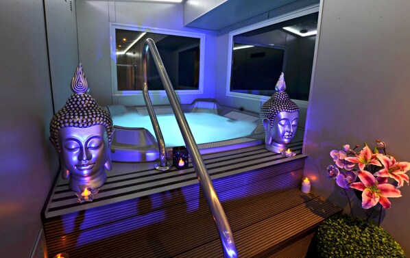 Sauna, bain à remous, soins corporels, soins d'aromathérapie