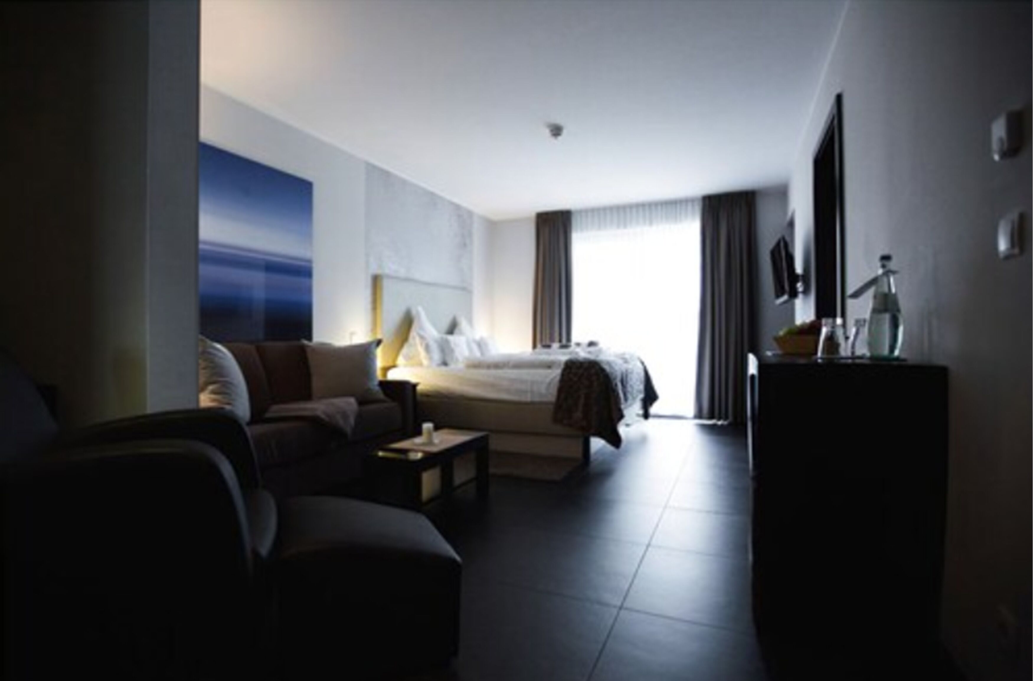 junior suite | hypo-allergenic bedding, minibar, in-room safe, desk