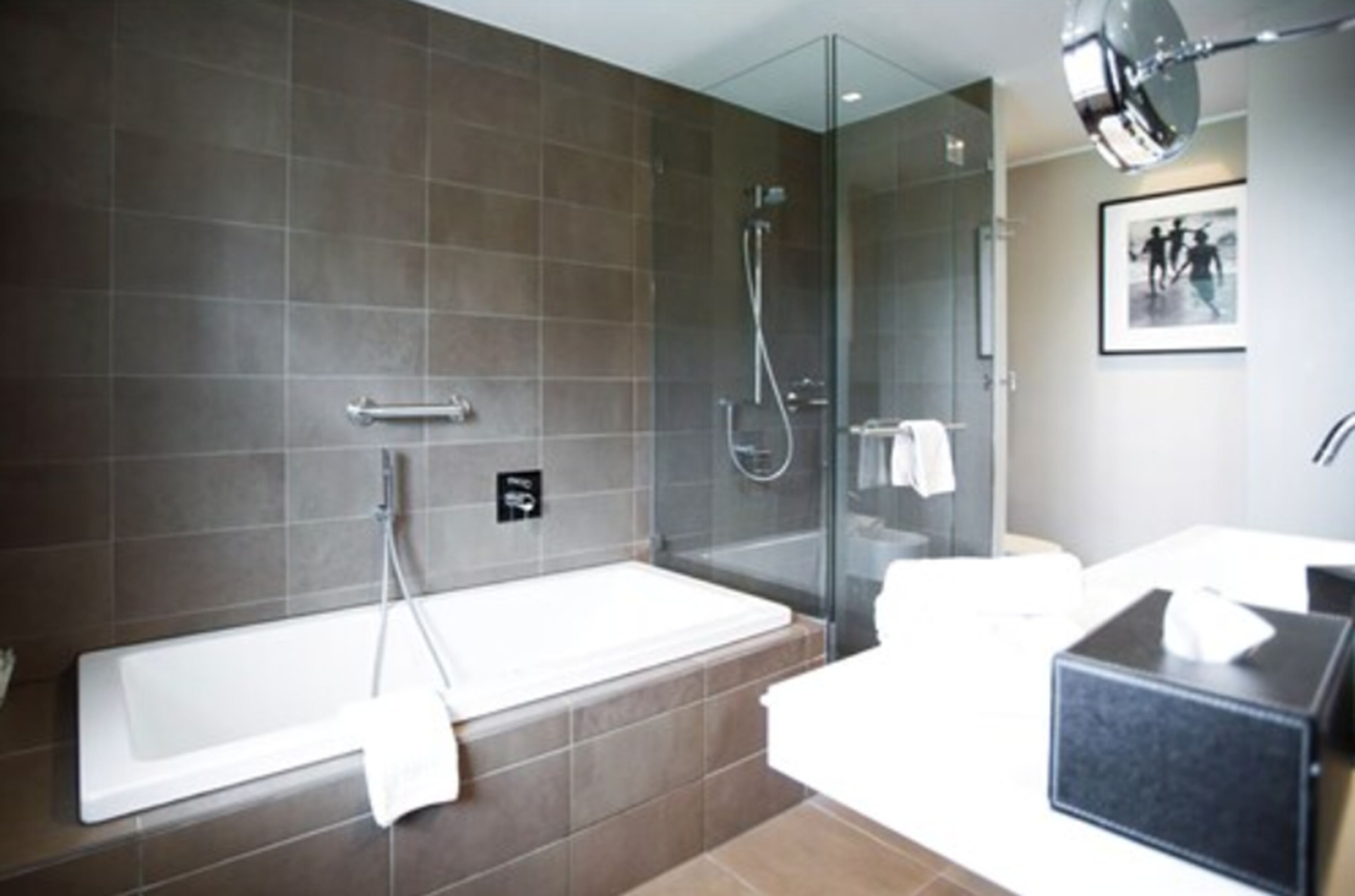 junior suite | bathroom | free toiletries, hair dryer, slippers, towels