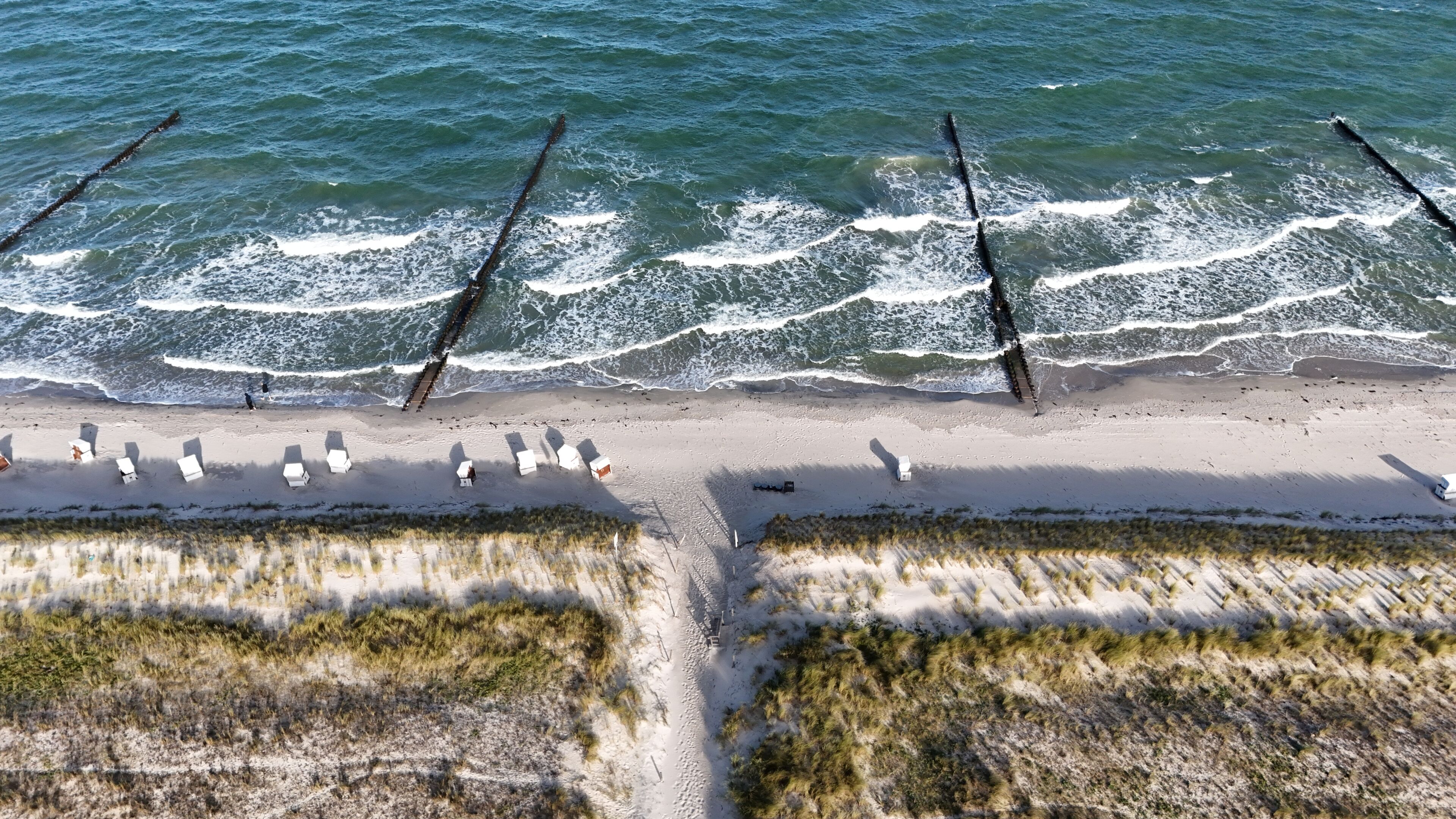 På stranden