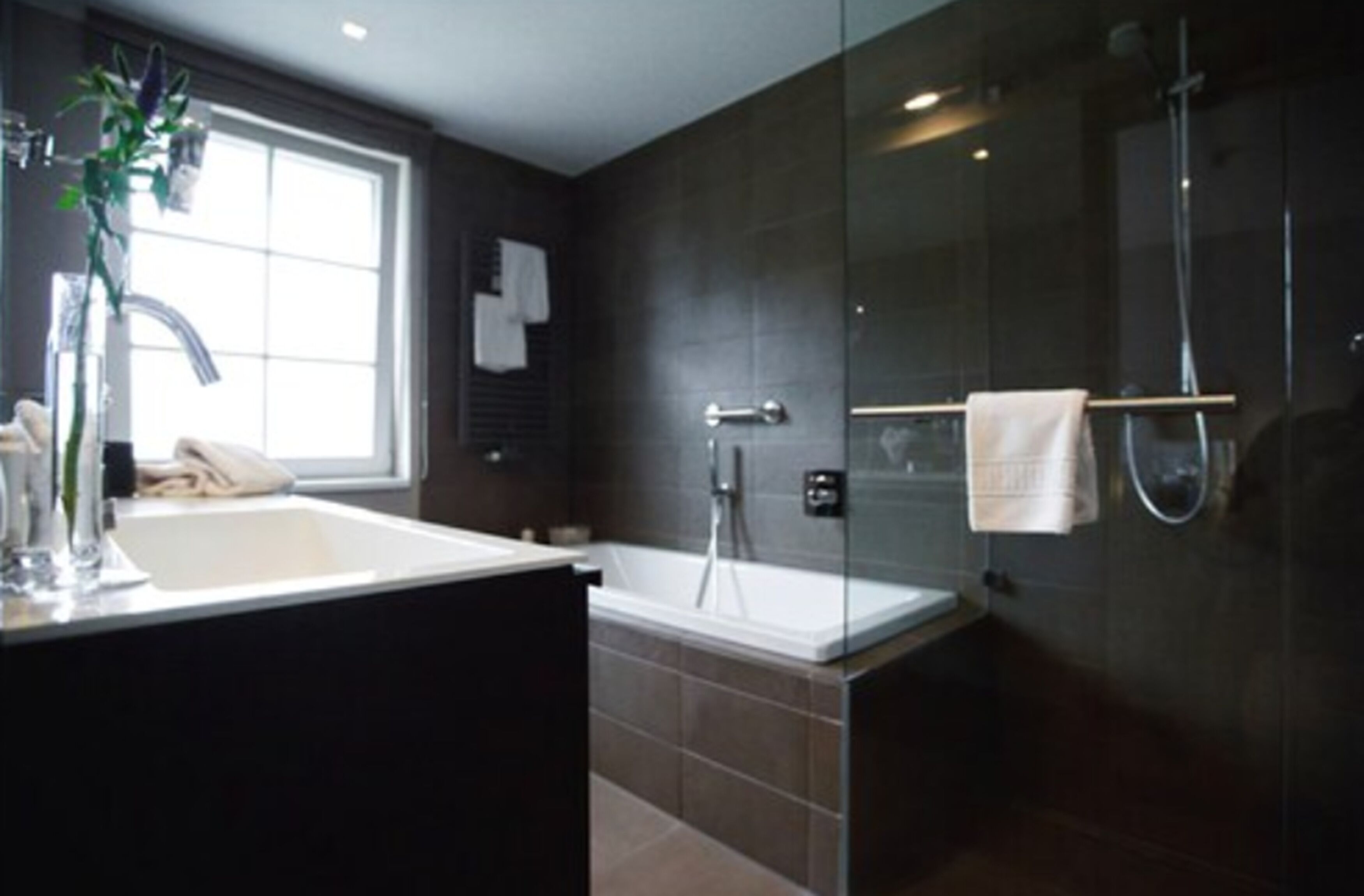 junior suite | bathroom | free toiletries, hair dryer, slippers, towels