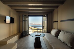 Split Level Cozy Suite with Caldera View | Ropa de cama de alta calidad, minibar, caja fuerte