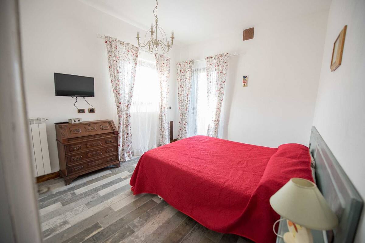 Habitación doble estándar, 1 cama Queen size | 1 habitación, escritorio, cunas y camas extra