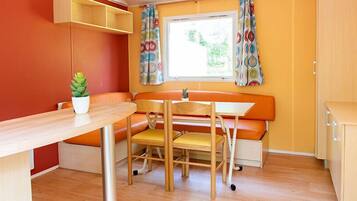 Mobile Home, 2 Bedrooms | Living area