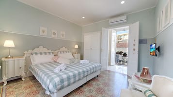 Quarto casal romântico, vista para o jardim | Edredons de pluma, camas com colchões de espuma com sistema de memória