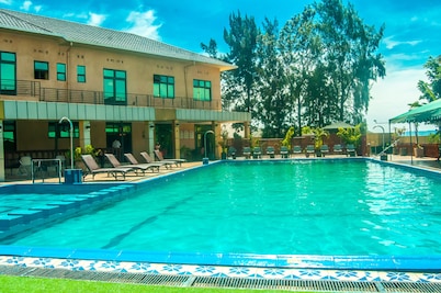 Hotel Hilltop Country Club